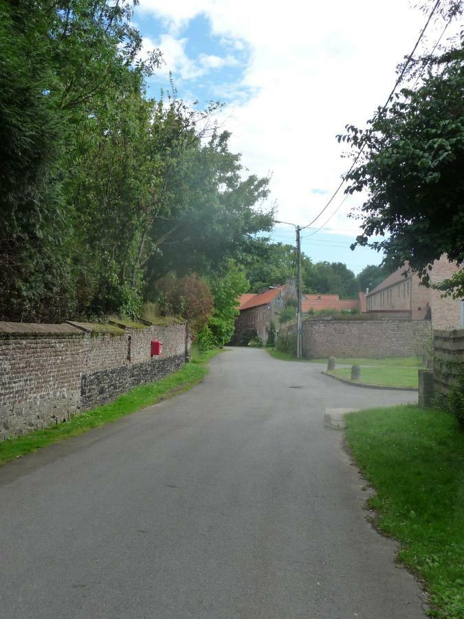 Qui Dort D'Isnes Bed & Breakfast Eksteriør bilde